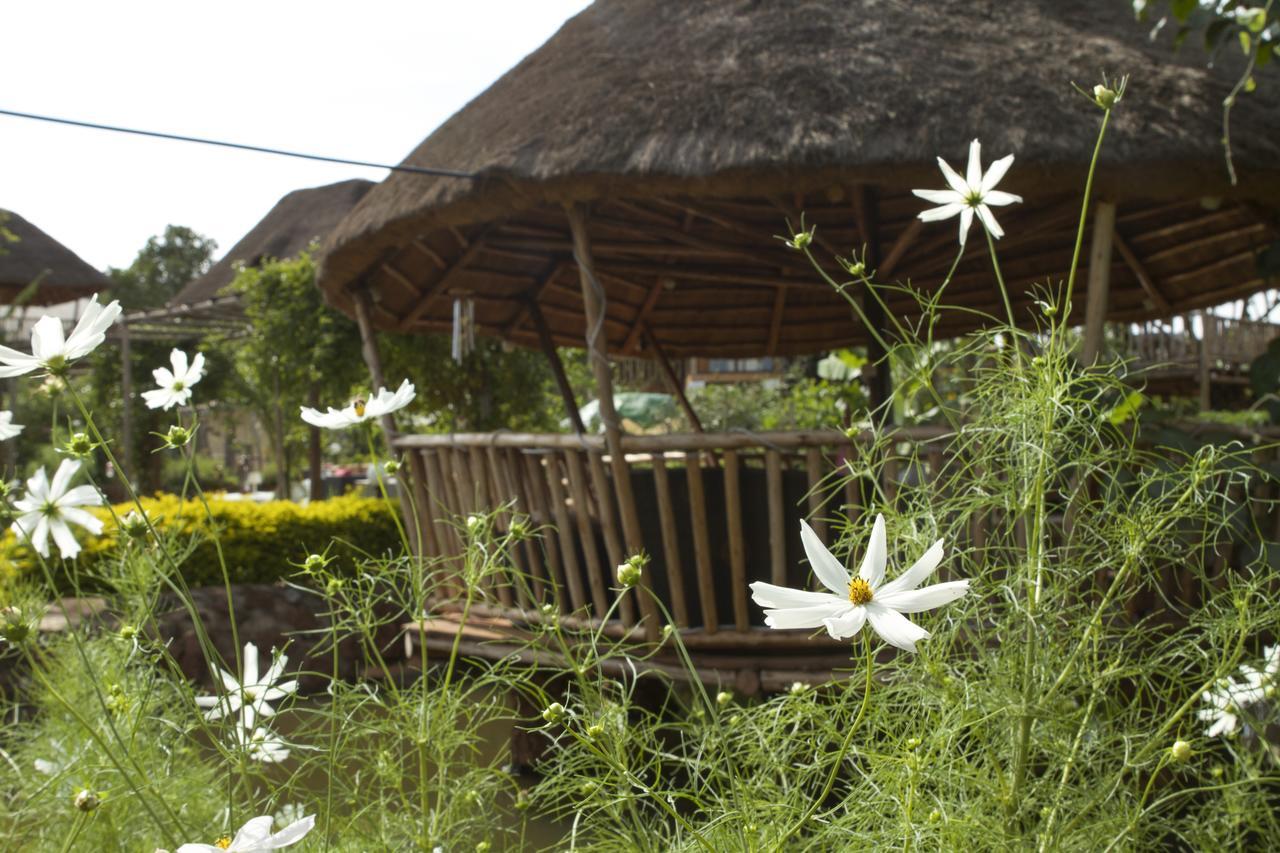 Malakai Eco Lodge Kitende Luaran gambar
